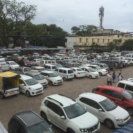 Hotel Joshi Yatri Niwas à Kolhapur Extérieur photo