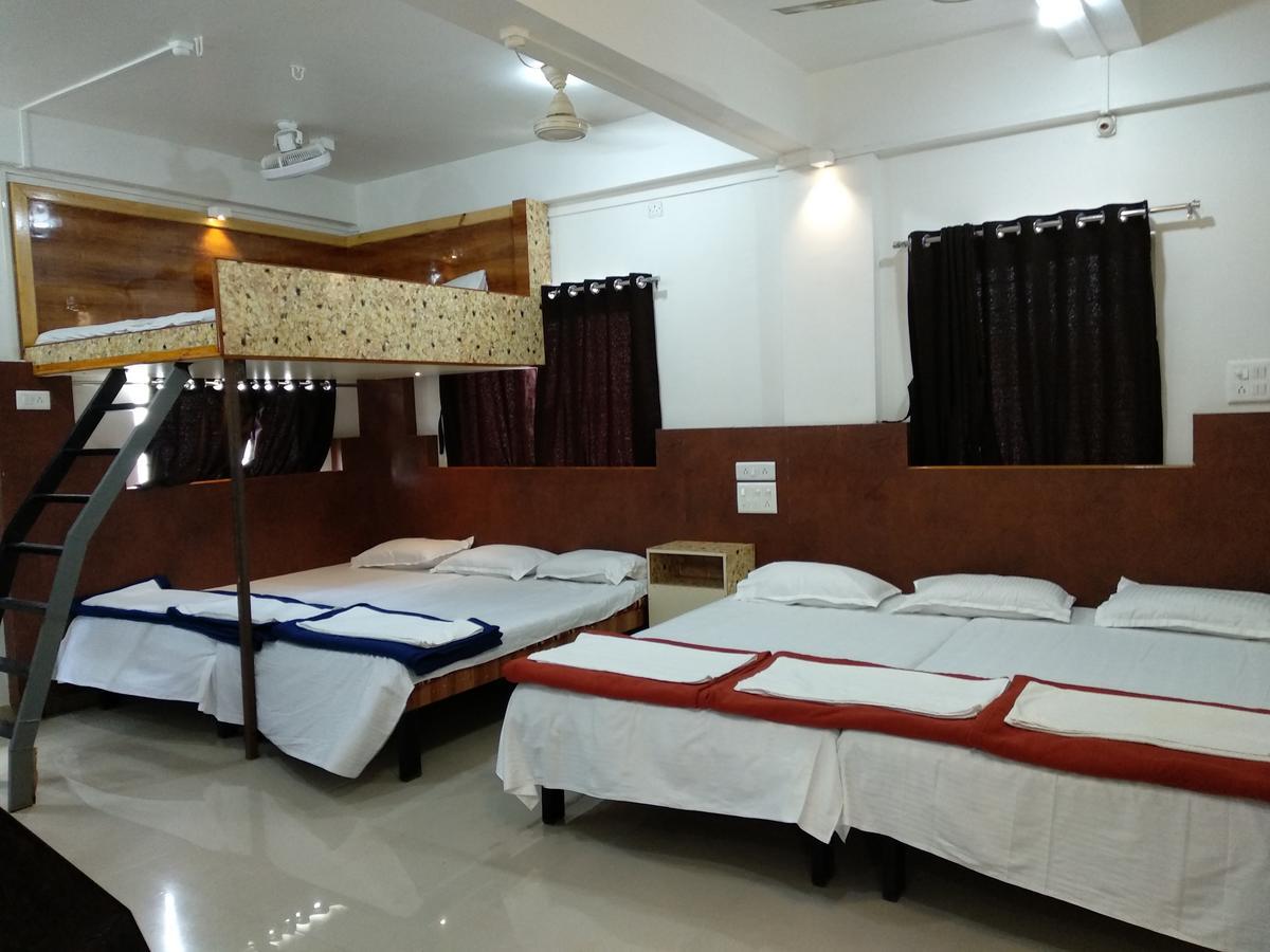 Hotel Joshi Yatri Niwas à Kolhapur Extérieur photo