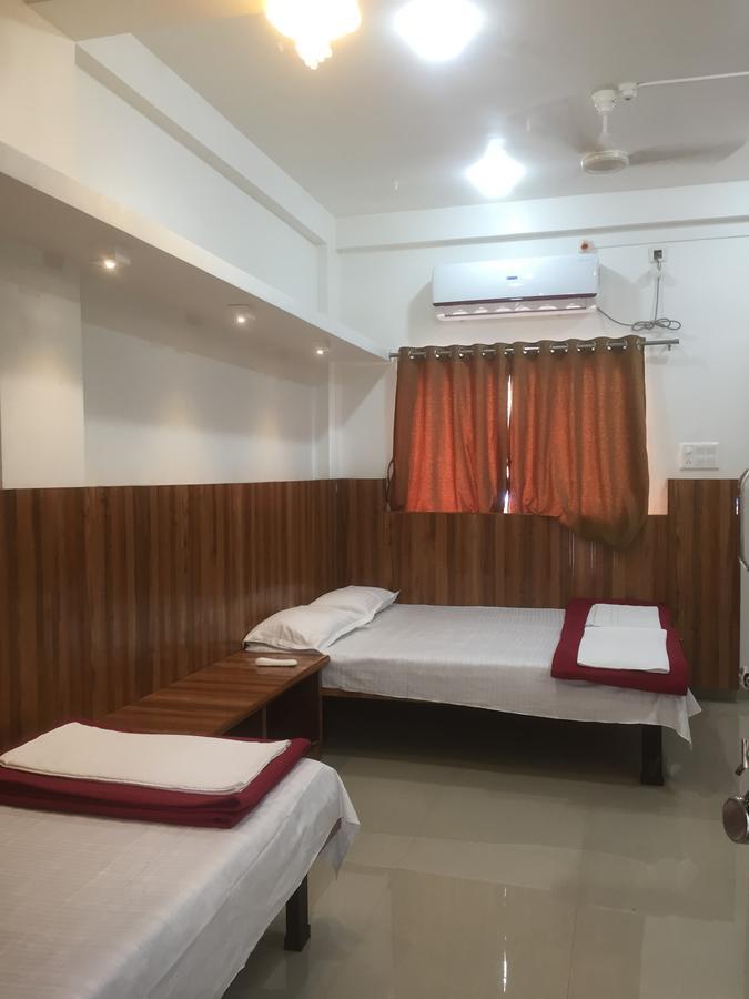 Hotel Joshi Yatri Niwas à Kolhapur Extérieur photo