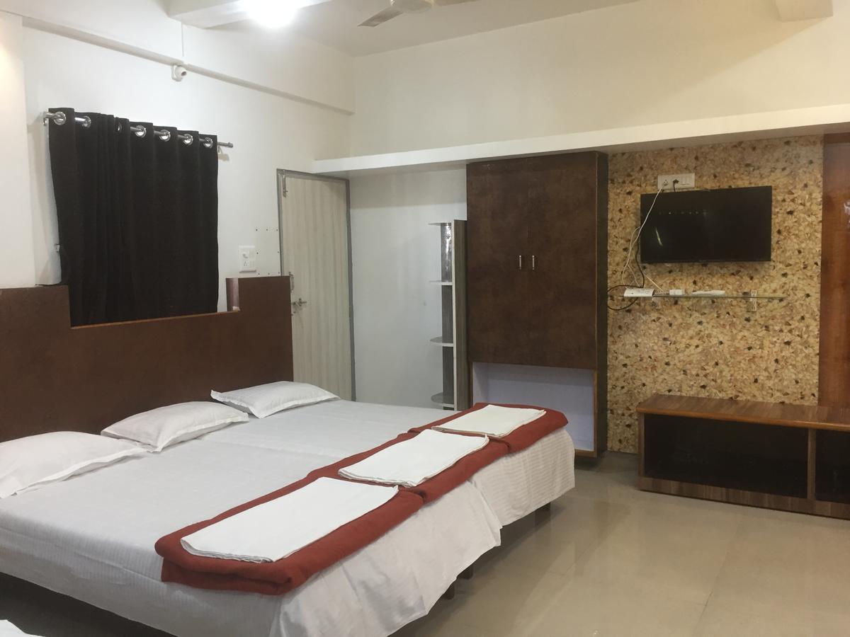 Hotel Joshi Yatri Niwas à Kolhapur Extérieur photo