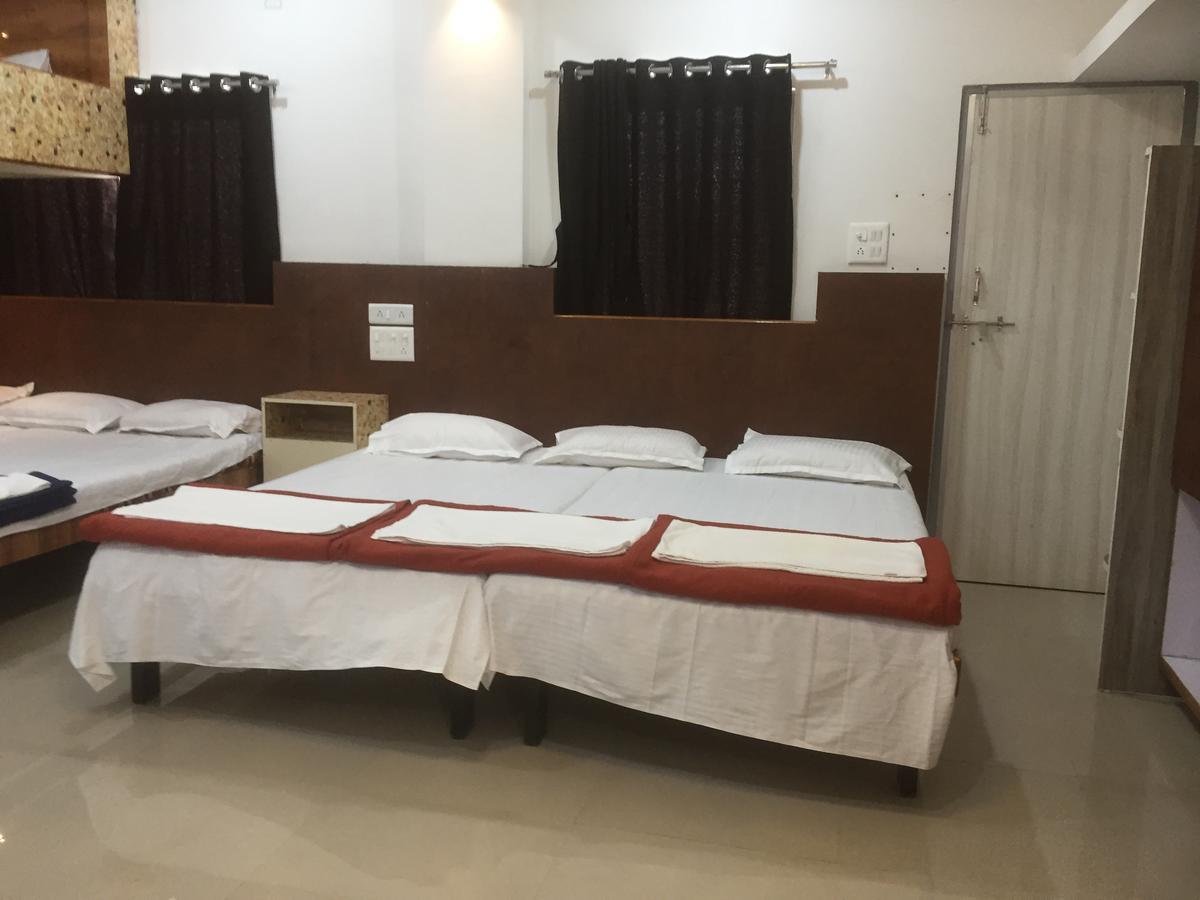 Hotel Joshi Yatri Niwas à Kolhapur Extérieur photo