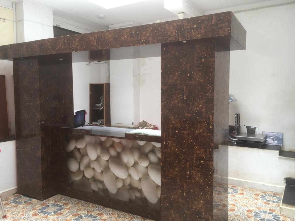 Hotel Joshi Yatri Niwas à Kolhapur Extérieur photo