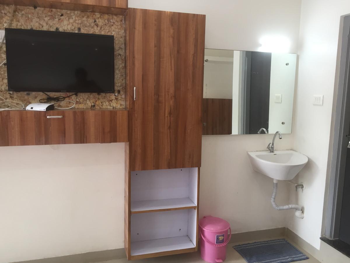 Hotel Joshi Yatri Niwas à Kolhapur Extérieur photo