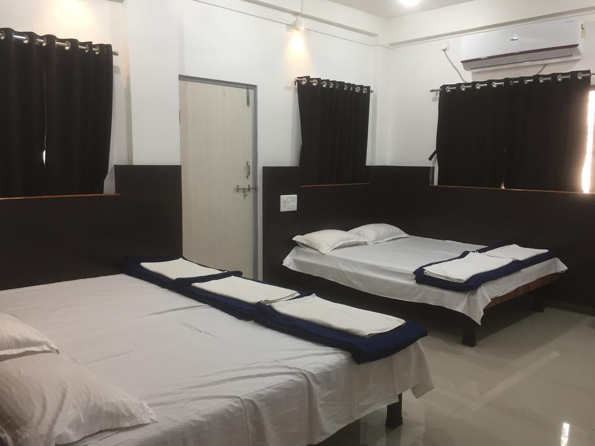 Hotel Joshi Yatri Niwas à Kolhapur Extérieur photo