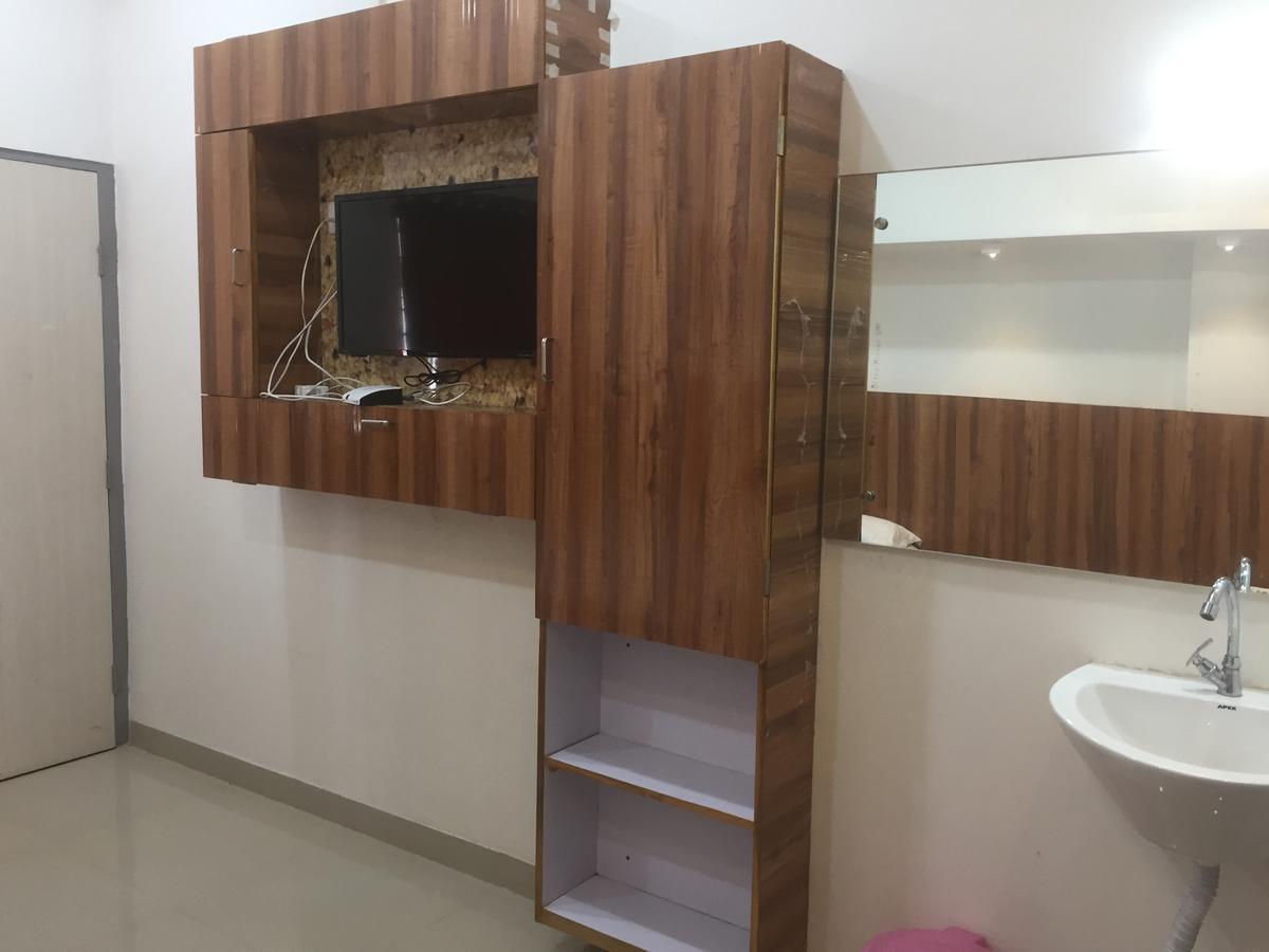 Hotel Joshi Yatri Niwas à Kolhapur Extérieur photo