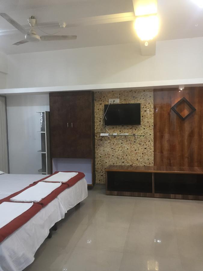 Hotel Joshi Yatri Niwas à Kolhapur Extérieur photo