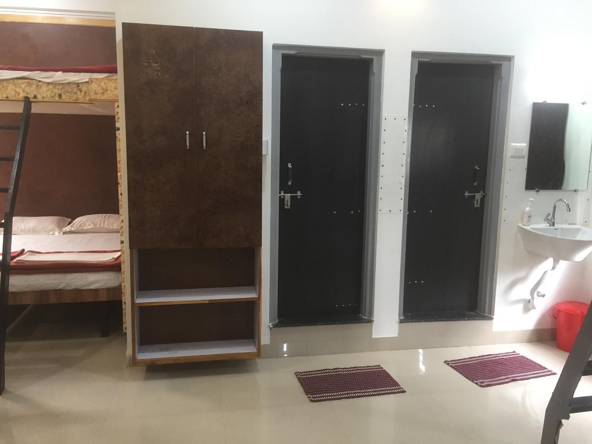 Hotel Joshi Yatri Niwas à Kolhapur Extérieur photo