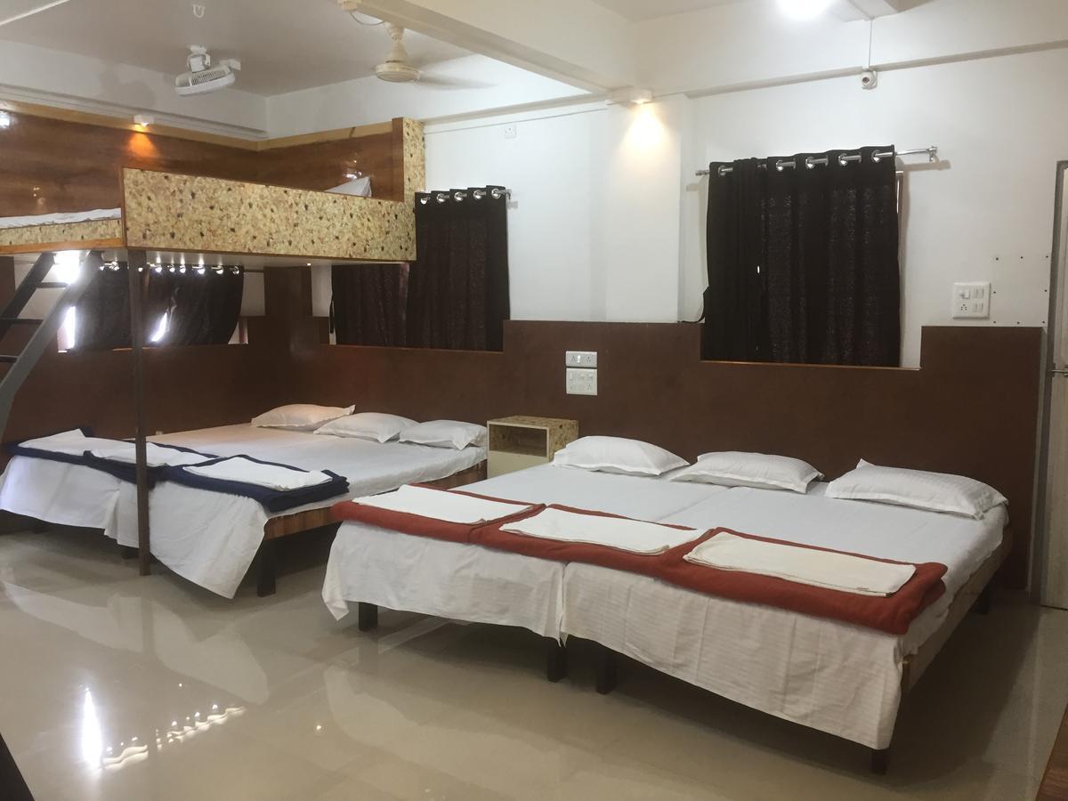 Hotel Joshi Yatri Niwas à Kolhapur Extérieur photo