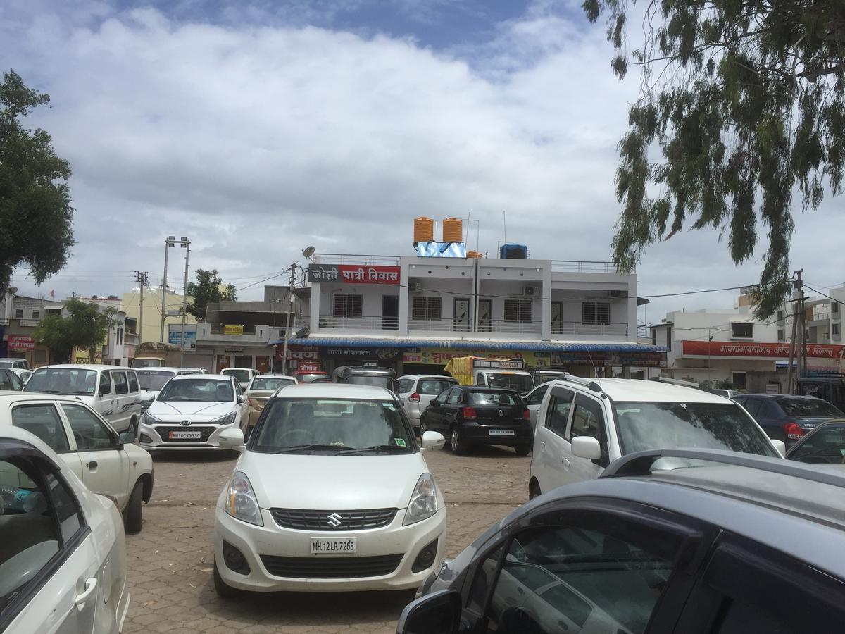 Hotel Joshi Yatri Niwas à Kolhapur Extérieur photo